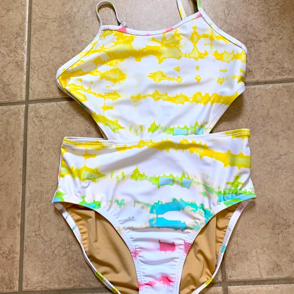 Old Navy one-piece tie dye swim suit size large